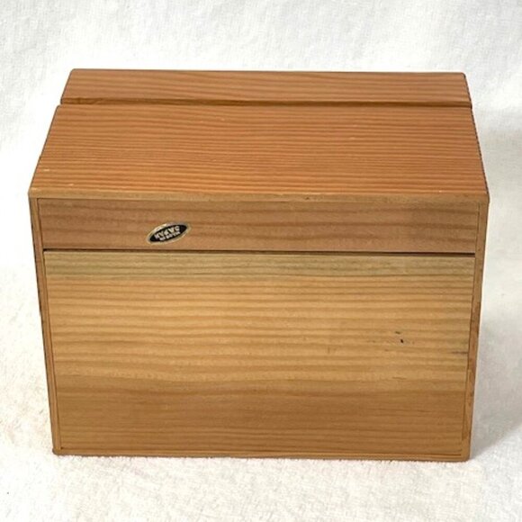 Wooden recipe holder/box with pet theme. - Picture 6 of 6